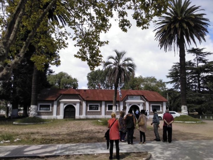 Foto: Los Vagones de la Escuela de Policía (Canelones). Autoría de Carlos Marín Suárez, extraída de Sitios de Memoria Uruguay.