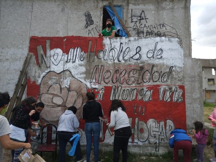 Docentes de artística solidarios con el barrio y el reclamo por vivienda