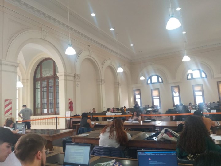 Sala de lectura de la biblioteca pública de la Facultad de Ciencias Económicas de la UBA