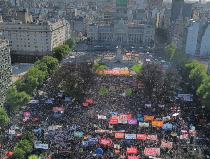 La masiva marcha educativa del 23 de abril de 2024 en Buenos Aires.