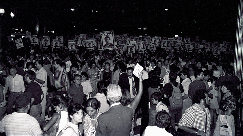 Marcha a Plaza de Mayo, a un mes del asesinato de José Luis Cabezas. Foto|Archivo Contraimagen